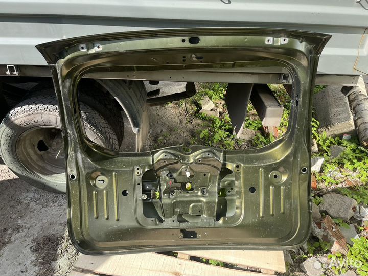 Рено дастер крышка багажника