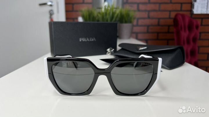 Солнцезащитные очки Prada оригинал