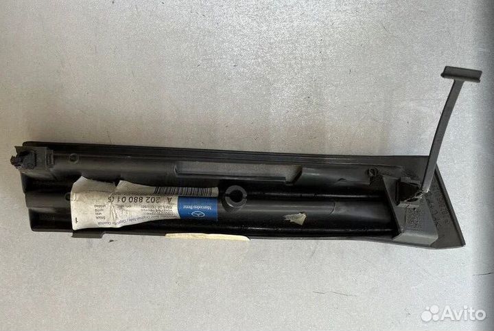 Заглушка в бампер левая mercedes C W202 93-00г