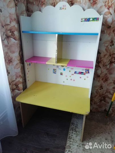 Детский стол для письма и творчества