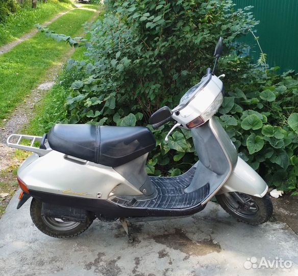 Двухместный скутер Honda Lead 90. 90 кубов