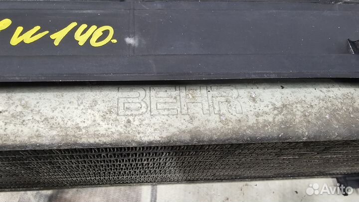 Радиатор масляного охлаждения на Mercedes W140