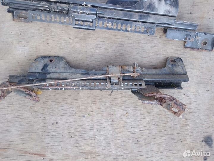 Салазки передних сидений Daewoo Nexia