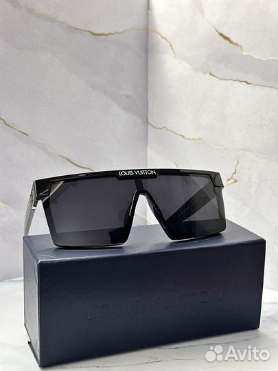 Солнцезащитные очки Louis Vuitton