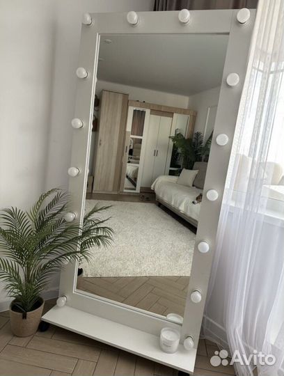 Гримерное зеркало с лампочками из лдсп на заказ