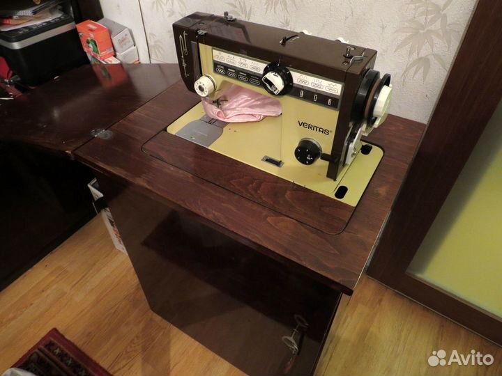 Швейная машина Veritas (Германия) с тумбочкой