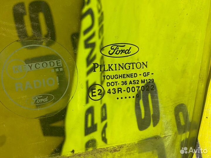 Переднее левое стекло Ford Focus 1