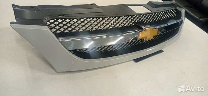 Решётка радиатора Lacetti хэтчбек с эмблемой