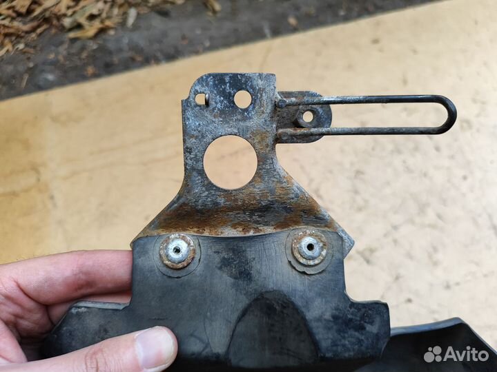 Термо/пылезащитный кожух Yamaha FZR250 (3LN)