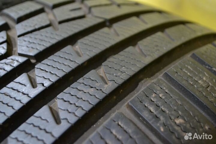 Yokohama W.Drive V902B 245/45 R18