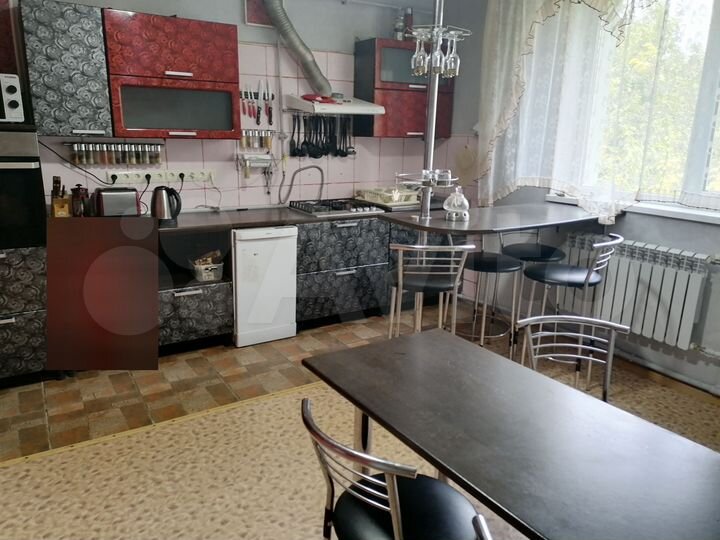 Комната 30 м² в 5-к., 1/4 эт.