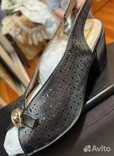 Босоножки женские