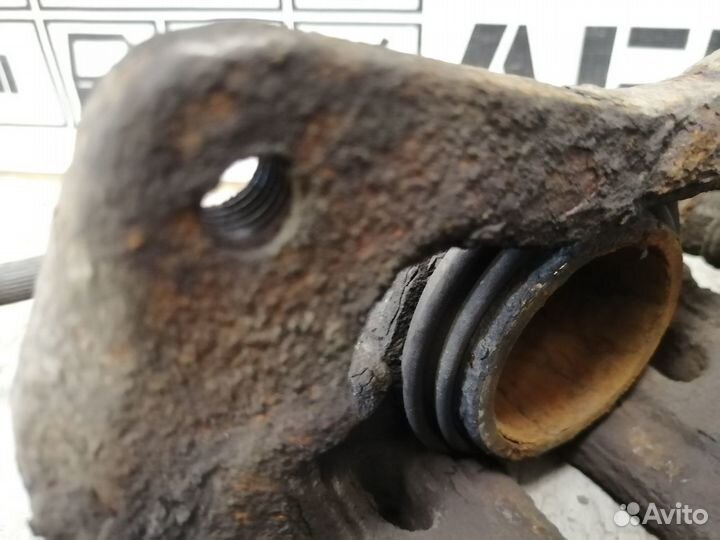 Суппорт тормозной передний Mitsubishi Colt Z3