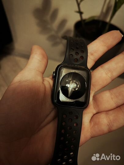 Часы apple watch se 44 mm Nike