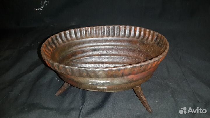 Старинная чугунная форма для хлеба