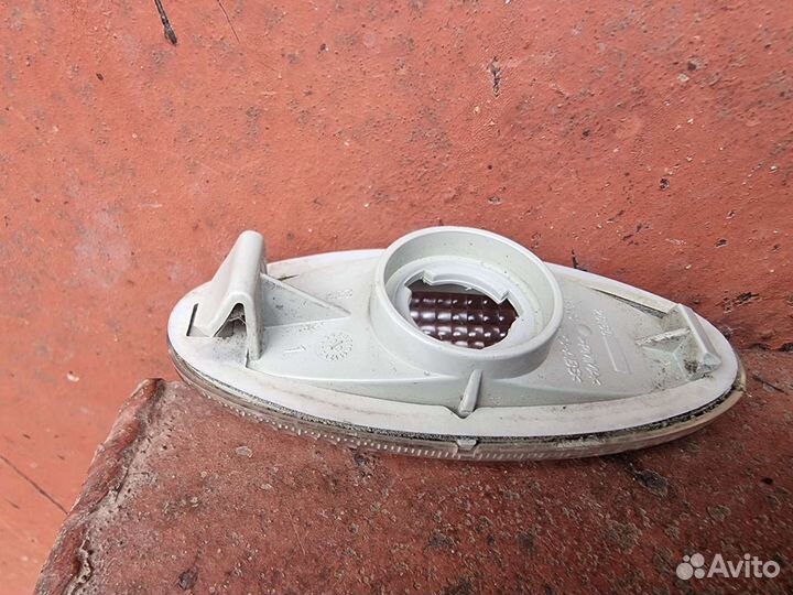 Повторитель поворота правый Nissan Micra K11