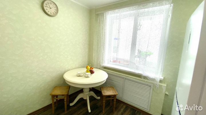 Круглый стол раздвижной из массива