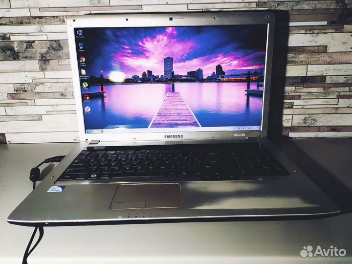 Samsung R728 - 17 дюймов \ Pentium \ 2 Озу\160HDD