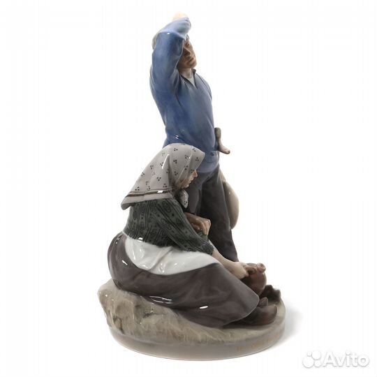 Фарфоровая фигура 