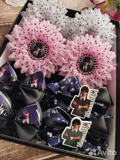 Бантики Уэнсдэй