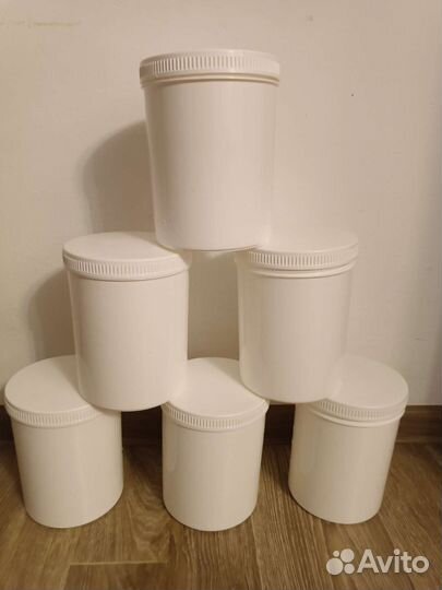 Банки пластиковые с крышкой