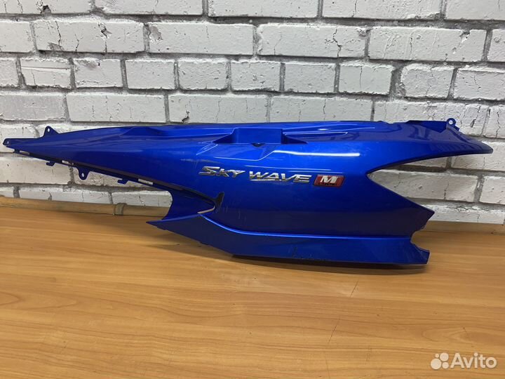 Боковина верхняя (L) Suzuki SkyWave AN250/400 ck44