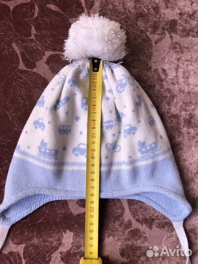 Вязаные шапочки с помпонами