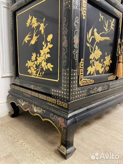 Шкаф в стиле Шинуазри