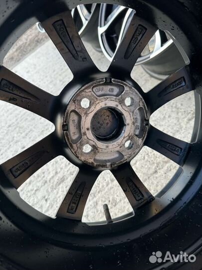 Продам комплект литых дисков R15