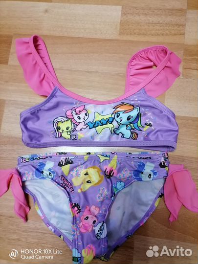 Купальник и тапочки для плавания