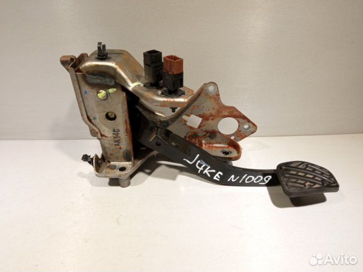 Педаль тормоза Nissan Juke HR16 2011
