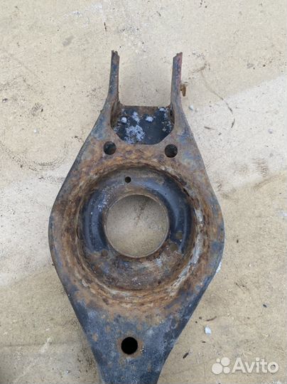 Задний поперечный нижний рычаг Kia Ceed 1 ED