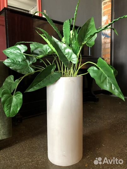 Цветы искусственные (130см) в горшке из бетона