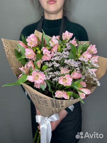 Букет альстромерии и лимониум