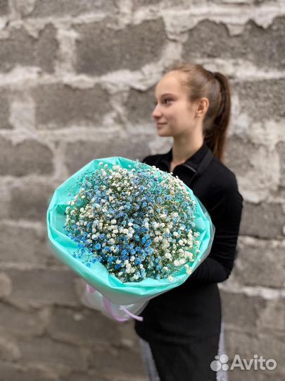 Милый Букетик кругляш из голубой гипсофилы