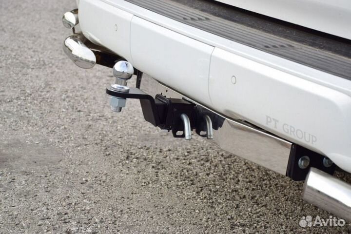 Фаркоп с хромированной накладкой на Toyota Land C