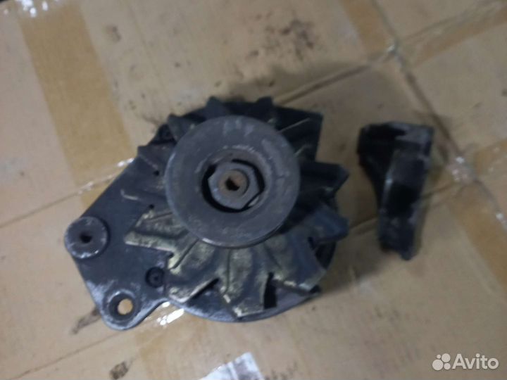 VW T4 1,9D/2,4D(90-95) генератор 068903031 Bosch