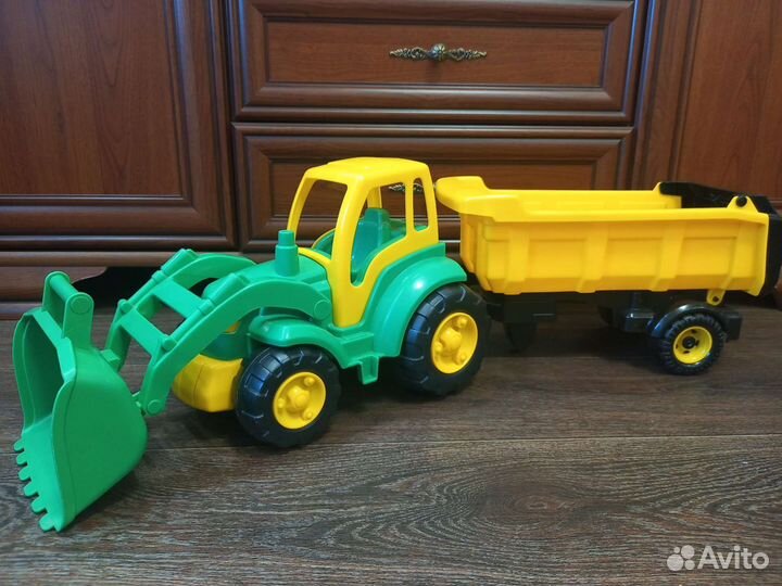 Большой Трактор с ковшом и полуприцепом