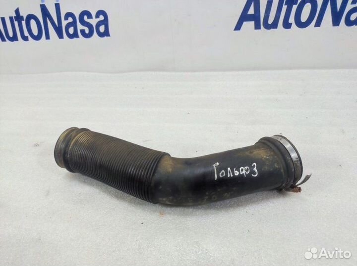 Патрубок воздушного фильтра Volkswagen Golf 3