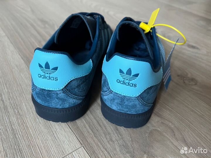 Adidas мужские кроссовки 42 р