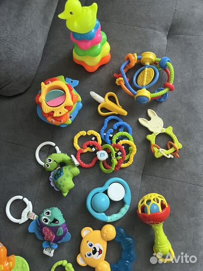 Развивающие игрушки для малышей пакетом