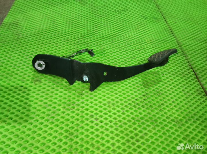 Педаль тормоза Ford Fiesta