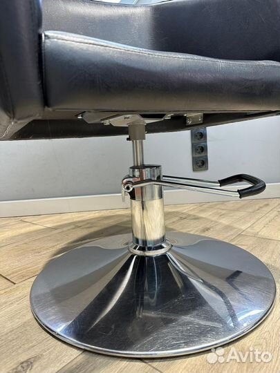 Парикмахерское кресло