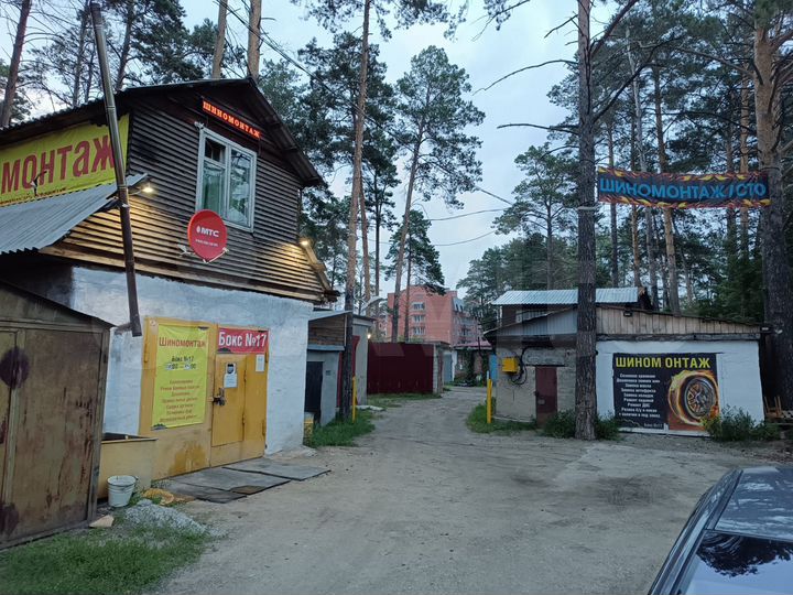 Гараж, > 30 м²