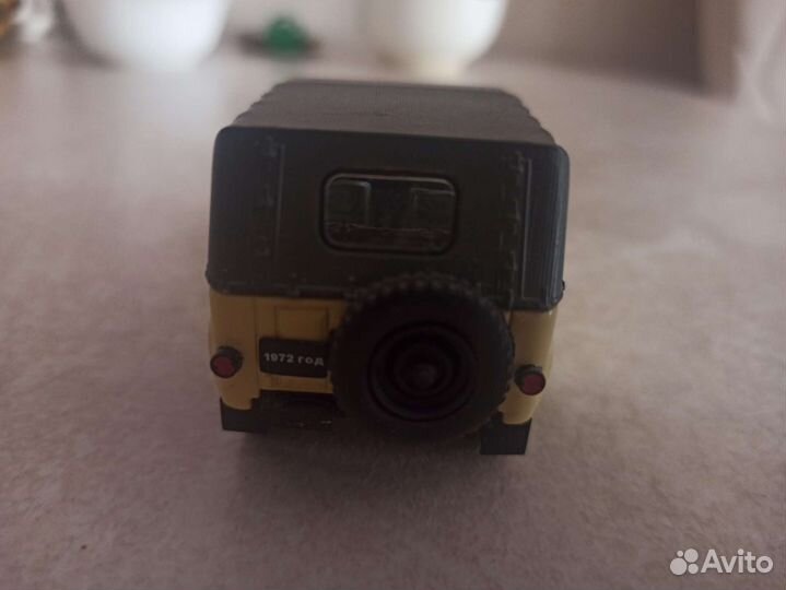 Модель автомобиля 1:43