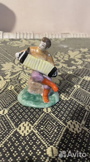 Фигурки фарфоровые