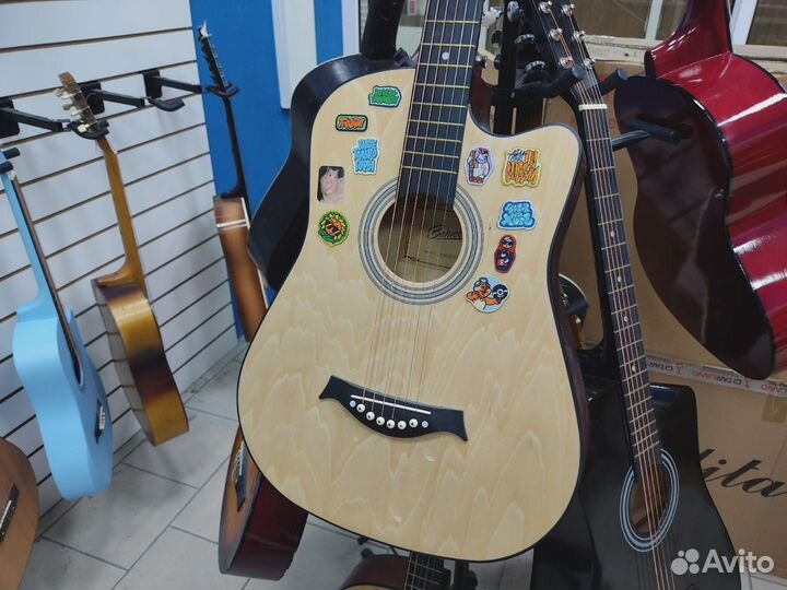 Акустическая гитара