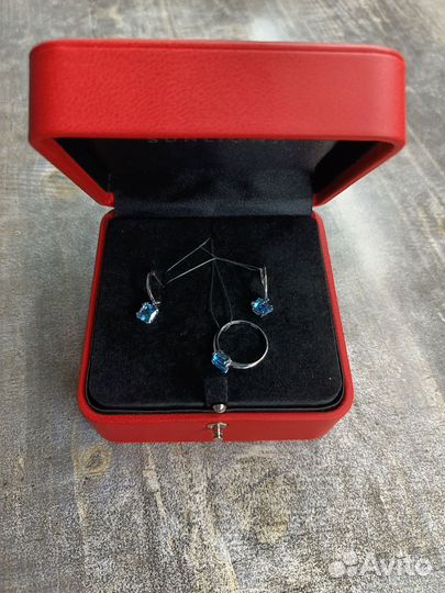 Золотые серьги и кольцо с топазом