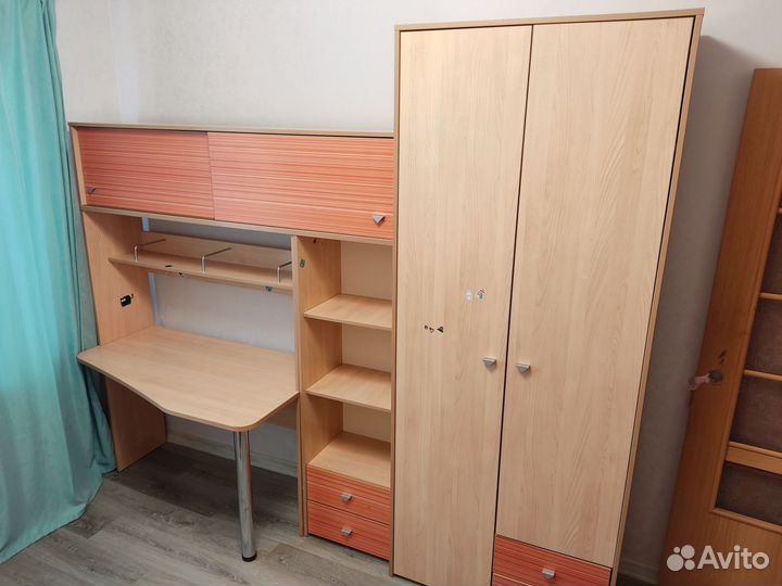 Продам гарнитур в детскую