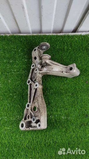 Кронштейн рычага передний левый Skoda Octavia A5